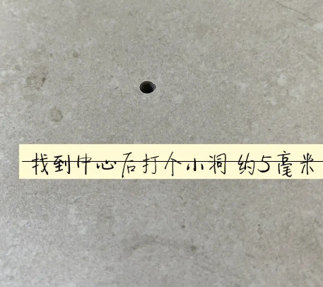 龙凤瓷砖空鼓维修公司专业解答在瓷砖铺贴过程中，如果砂料搅拌不均匀，将会带来以下问题